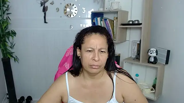 Snapshot of mature_martina chatting on 07-09-26, 09:02 mature martina online show from 07-09-26, 09:02