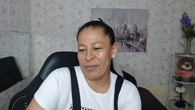Snapshot of mature_martina chatting on 07-11-26, 10:00 mature martina online show from 07-11-26, 10:00