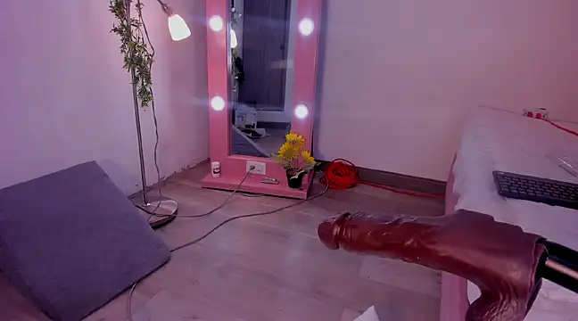 Snapshot of isa_red_hair chatting on 12-21-24, 03:25 isa red hair online show from 12-21-24, 03:25