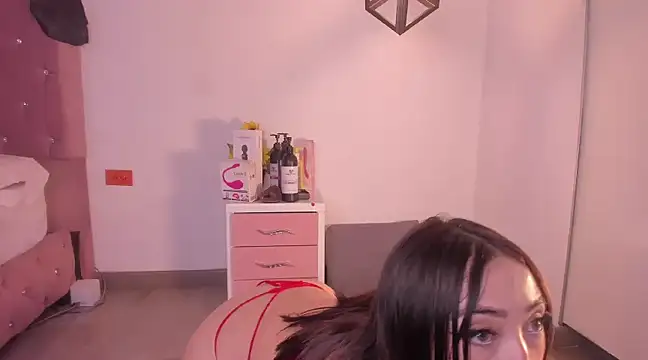 Snapshot of isa_red_hair chatting on 01-13-25, 11:38 isa red hair online show from 01-13-25, 11:38