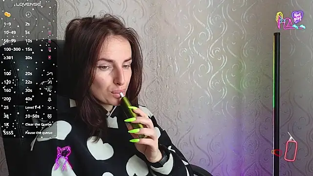 xx adrihanna xx online show from 05-18-26, 06:19