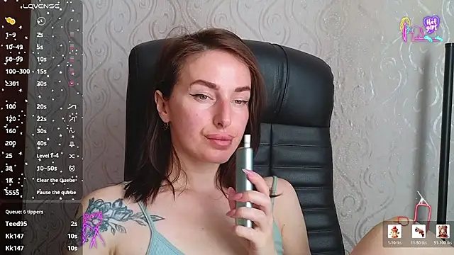 Snapshot of xx_adrihanna_xx chatting on 06-12-26, 04:44 xx adrihanna xx online show from 06-12-26, 04:44