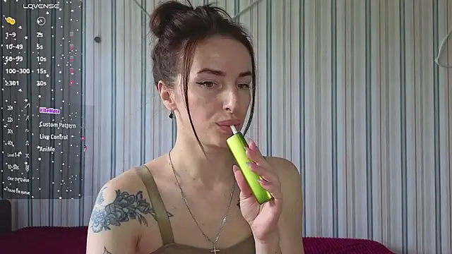 Snapshot of xx_adrihanna_xx chatting on 06-17-26, 06:05 xx adrihanna xx online show from 06-17-26, 06:05
