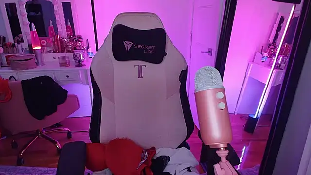 Snapshot of rachelbrooksxx chatting on 01-17-26, 06:00 rachelbrooksxx online show from 01-17-26, 06:00