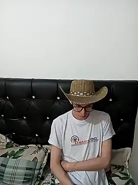 Snapshot of Norehg chatting on 02-08-25, 10:29 Norehg online show from 02-08-25, 10:29