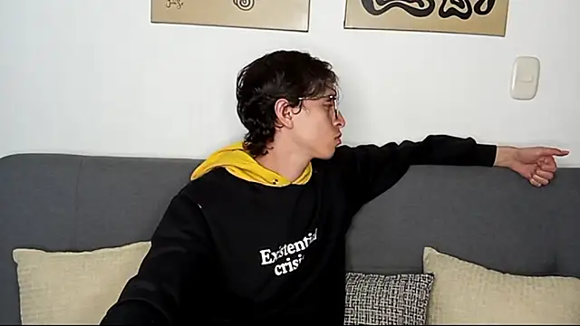 Snapshot of Norehg chatting on 10-03-25, 08:39 Norehg online show from 10-03-25, 08:39