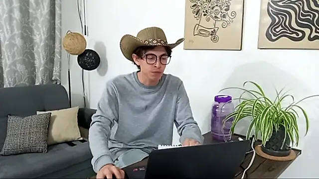 Snapshot of Norehg chatting on 10-31-25, 08:04 Norehg online show from 10-31-25, 08:04