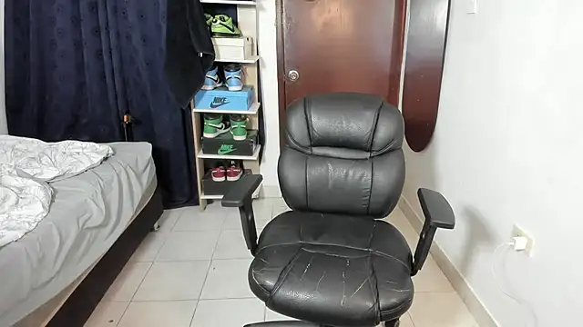 imtonny19 online show from 04-05-26, 03:04