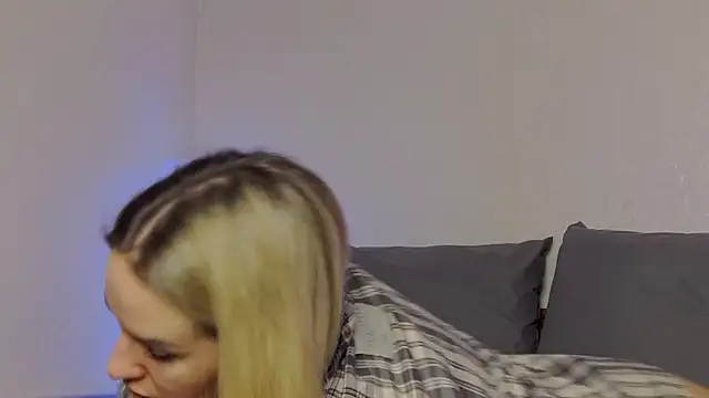 Snapshot of SofiJames chatting on 12-17-24, 06:13 SofiJames online show from 12-17-24, 06:13