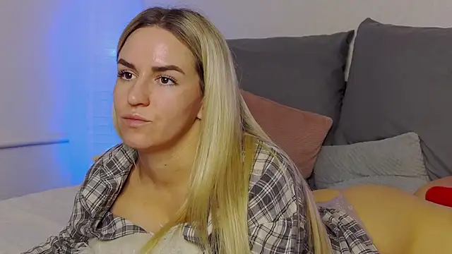 Snapshot of SofiJames chatting on 12-17-24, 09:17 SofiJames online show from 12-17-24, 09:17