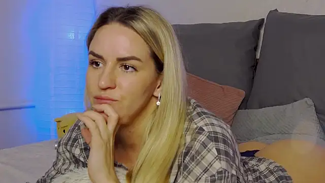 Snapshot of SofiJames chatting on 12-19-24, 09:40 SofiJames online show from 12-19-24, 09:40