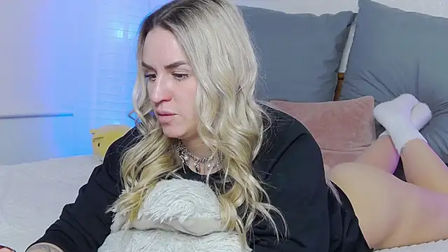 Snapshot of SofiJames chatting on 03-06-25, 10:20 SofiJames online show from 03-06-25, 10:20