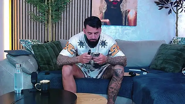 masterkingofmusclee online show from 06-01-26, 07:54
