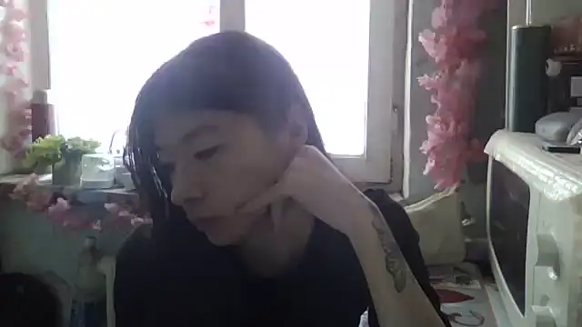 CarlyJoy online show from 12-04-25, 08:23