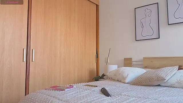 Snapshot of sweet_sophia90s chatting on 12-17-25, 03:40 sweet sophia90s online show from 12-17-25, 03:40