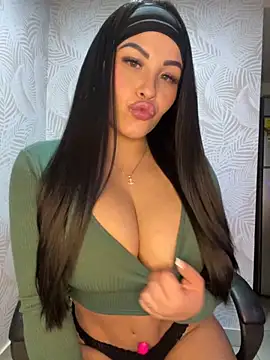 Snapshot of sexyyykloee chatting on 09-25-25, 06:17 sexyyykloee online show from 09-25-25, 06:17