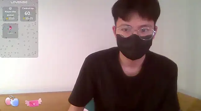 Snapshot of Gwencloudy chatting on 01-04-25, 02:03 Gwencloudy online show from 01-04-25, 02:03