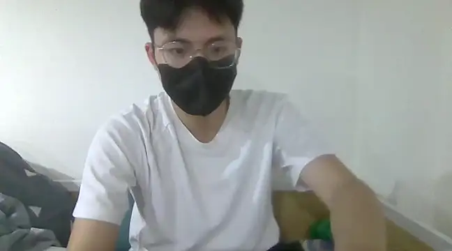 Snapshot of Gwencloudy chatting on 01-23-25, 12:30 Gwencloudy online show from 01-23-25, 12:30