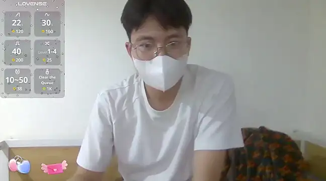 Snapshot of Gwencloudy chatting on 03-05-25, 03:07 Gwencloudy online show from 03-05-25, 03:07