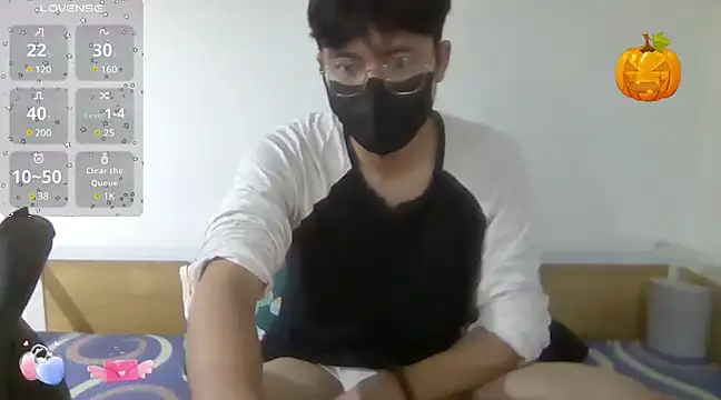 Snapshot of Gwencloudy chatting on 03-17-25, 09:01 Gwencloudy online show from 03-17-25, 09:01