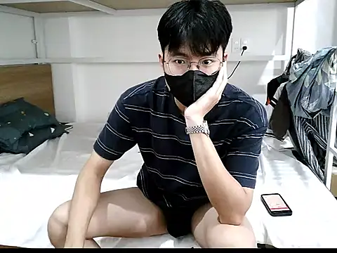 Snapshot of Gwencloudy chatting on 10-20-25, 06:47 Gwencloudy online show from 10-20-25, 06:47