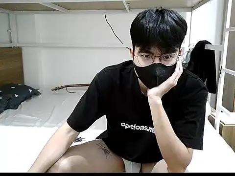 Snapshot of Gwencloudy chatting on 10-29-25, 03:14 Gwencloudy online show from 10-29-25, 03:14