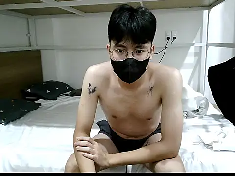 Snapshot of Gwencloudy chatting on 11-04-25, 03:00 Gwencloudy online show from 11-04-25, 03:00