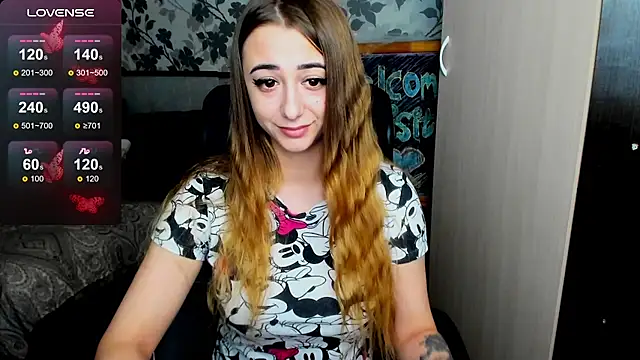 Snapshot of weakness4u chatting on 11-12-25, 05:08 weakness4u online show from 11-12-25, 05:08