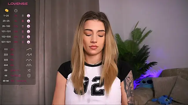 AishaCarter online show from 02-11-25, 09:35