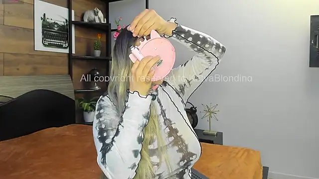 Snapshot of KatyaBlonding chatting on 10-08-25, 01:53 KatyaBlonding online show from 10-08-25, 01:53