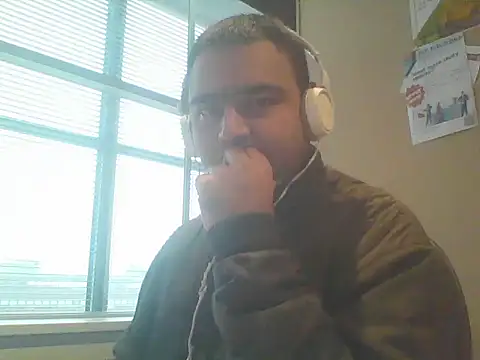 Snapshot of JohnBond009 chatting on 01-20-25, 01:00 JohnBond009 online show from 01-20-25, 01:00