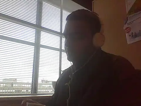 Snapshot of JohnBond009 chatting on 01-29-25, 01:28 JohnBond009 online show from 01-29-25, 01:28