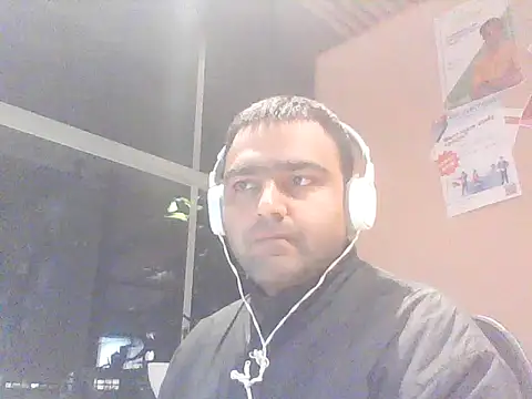 Snapshot of JohnBond009 chatting on 01-29-25, 05:13 JohnBond009 online show from 01-29-25, 05:13