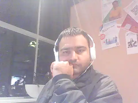 Snapshot of JohnBond009 chatting on 01-31-25, 06:47 JohnBond009 online show from 01-31-25, 06:47