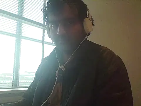 Snapshot of JohnBond009 chatting on 10-03-25, 12:13 JohnBond009 online show from 10-03-25, 12:13