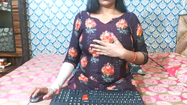 Snapshot of nikitahot3 chatting on 11-20-25, 02:28 nikitahot3 online show from 11-20-25, 02:28