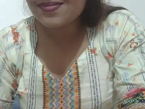 Snapshot of shekira99 chatting on 05-02-26, 02:33 shekira99 online show from 05-02-26, 02:33