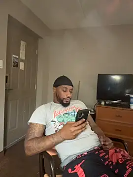 Snapshot of Stressreliever82 chatting on 06-17-26, 05:43 Stressreliever82 online show from 06-17-26, 05:43