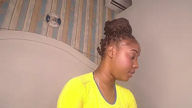Snapshot of MichaelaCox chatting on 06-27-26, 01:17 MichaelaCox online show from 06-27-26, 01:17