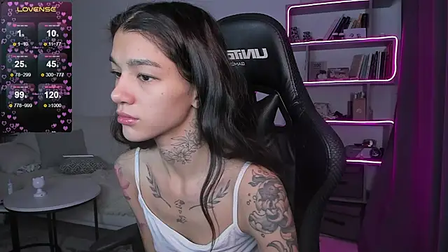 Snapshot of vinkitinkii chatting on 12-23-24, 06:22 vinkitinkii online show from 12-23-24, 06:22