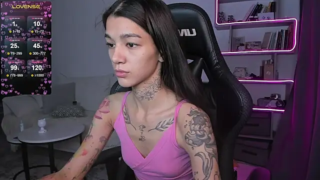 Snapshot of vinkitinkii chatting on 12-24-24, 06:33 vinkitinkii online show from 12-24-24, 06:33