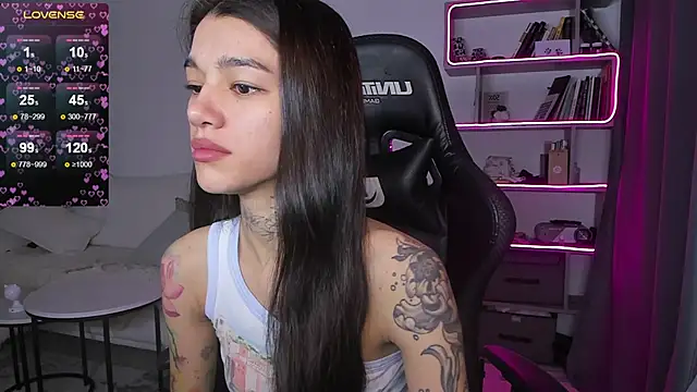 Snapshot of vinkitinkii chatting on 01-01-25, 06:15 vinkitinkii online show from 01-01-25, 06:15