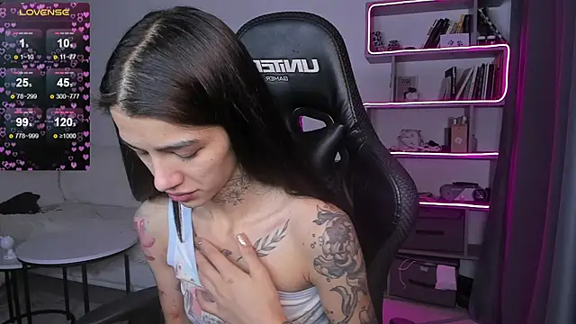 Snapshot of vinkitinkii chatting on 01-02-25, 07:12 vinkitinkii online show from 01-02-25, 07:12