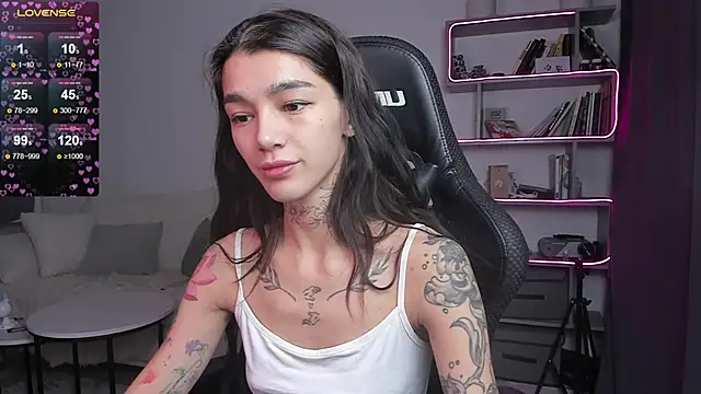 Snapshot of vinkitinkii chatting on 01-11-25, 06:56 vinkitinkii online show from 01-11-25, 06:56