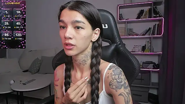 Snapshot of vinkitinkii chatting on 01-13-25, 06:49 vinkitinkii online show from 01-13-25, 06:49