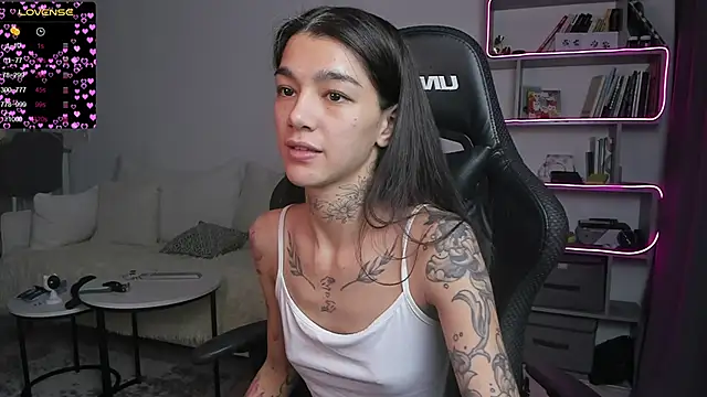 Snapshot of vinkitinkii chatting on 01-19-25, 09:55 vinkitinkii online show from 01-19-25, 09:55