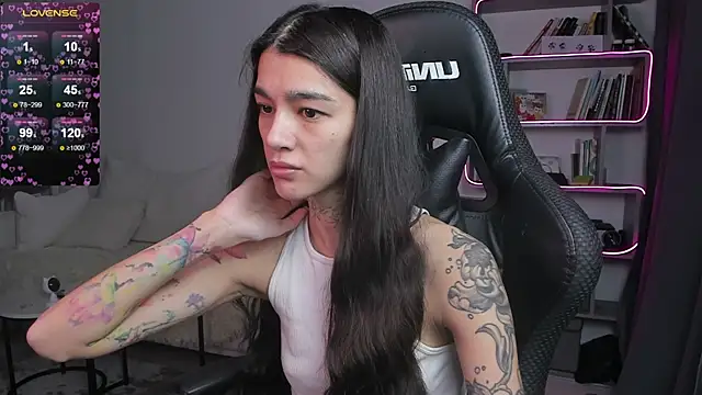 Snapshot of vinkitinkii chatting on 01-20-25, 06:53 vinkitinkii online show from 01-20-25, 06:53