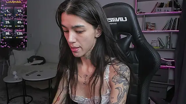 Snapshot of vinkitinkii chatting on 02-02-25, 10:13 vinkitinkii online show from 02-02-25, 10:13