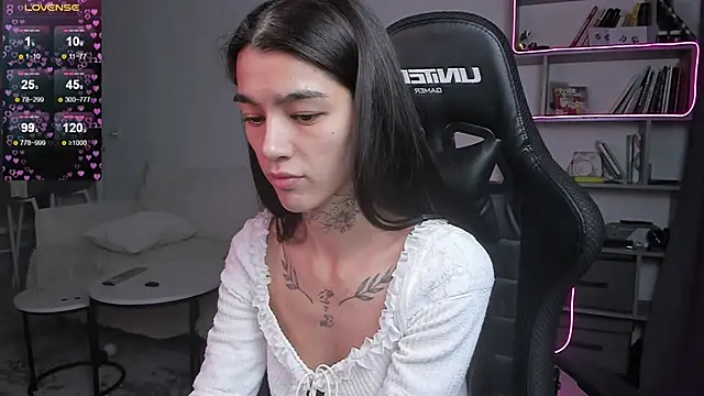 Snapshot of vinkitinkii chatting on 02-04-25, 10:00 vinkitinkii online show from 02-04-25, 10:00