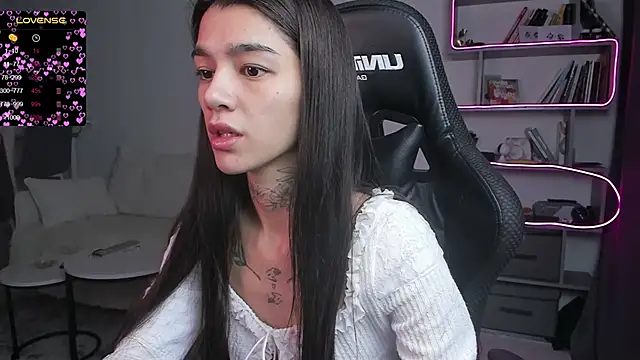 Snapshot of vinkitinkii chatting on 02-06-25, 06:18 vinkitinkii online show from 02-06-25, 06:18